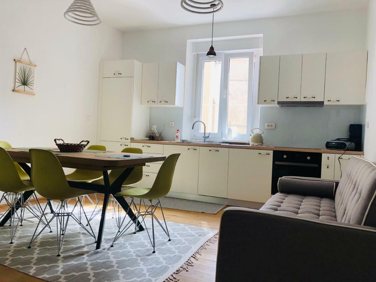 Kolovare Beachfront Appartement
