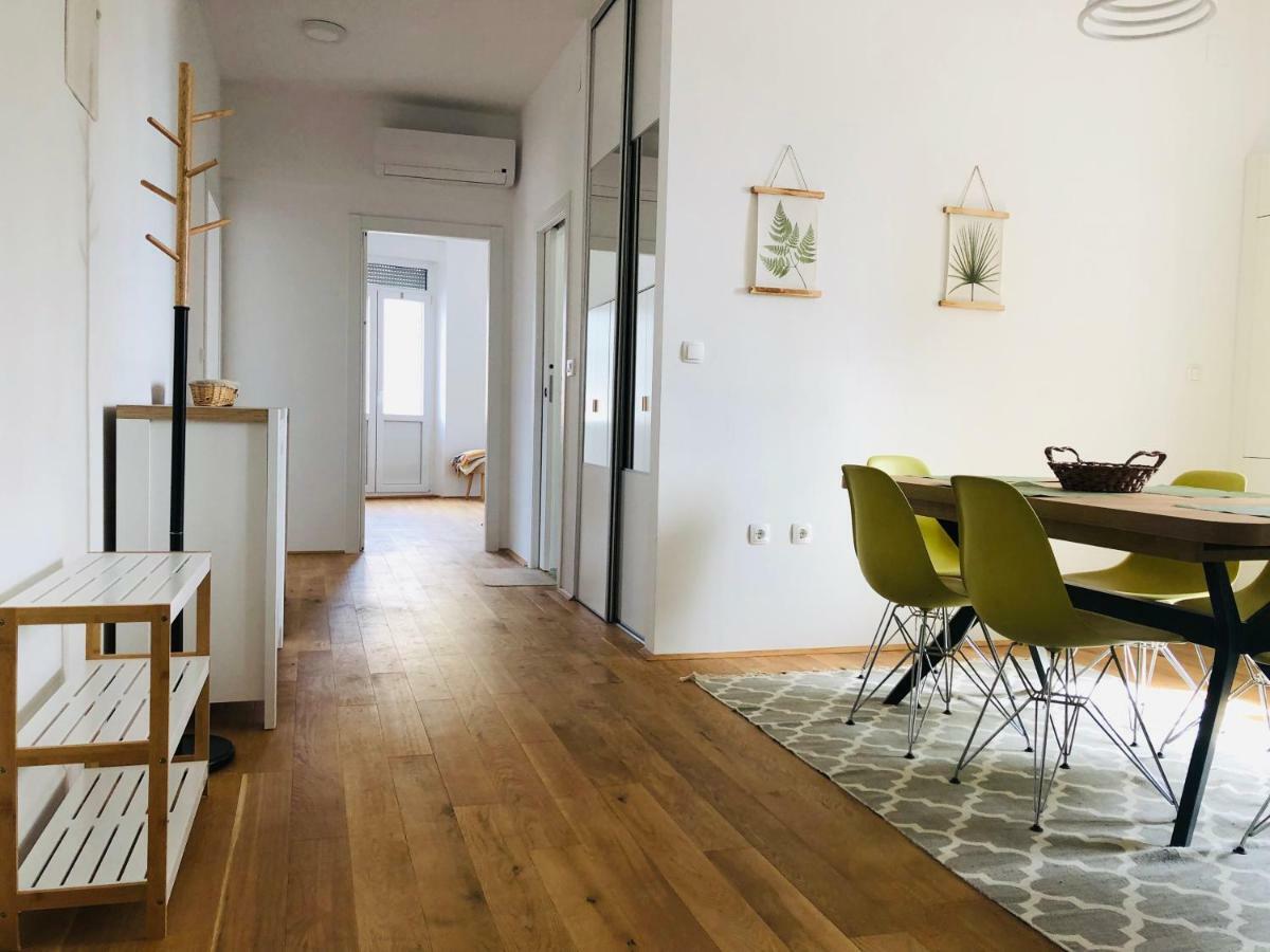 Appartement Kolovare Beachfront *